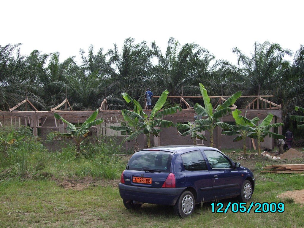 Photo de la voiture lors de la visite d'un chantier d'une école