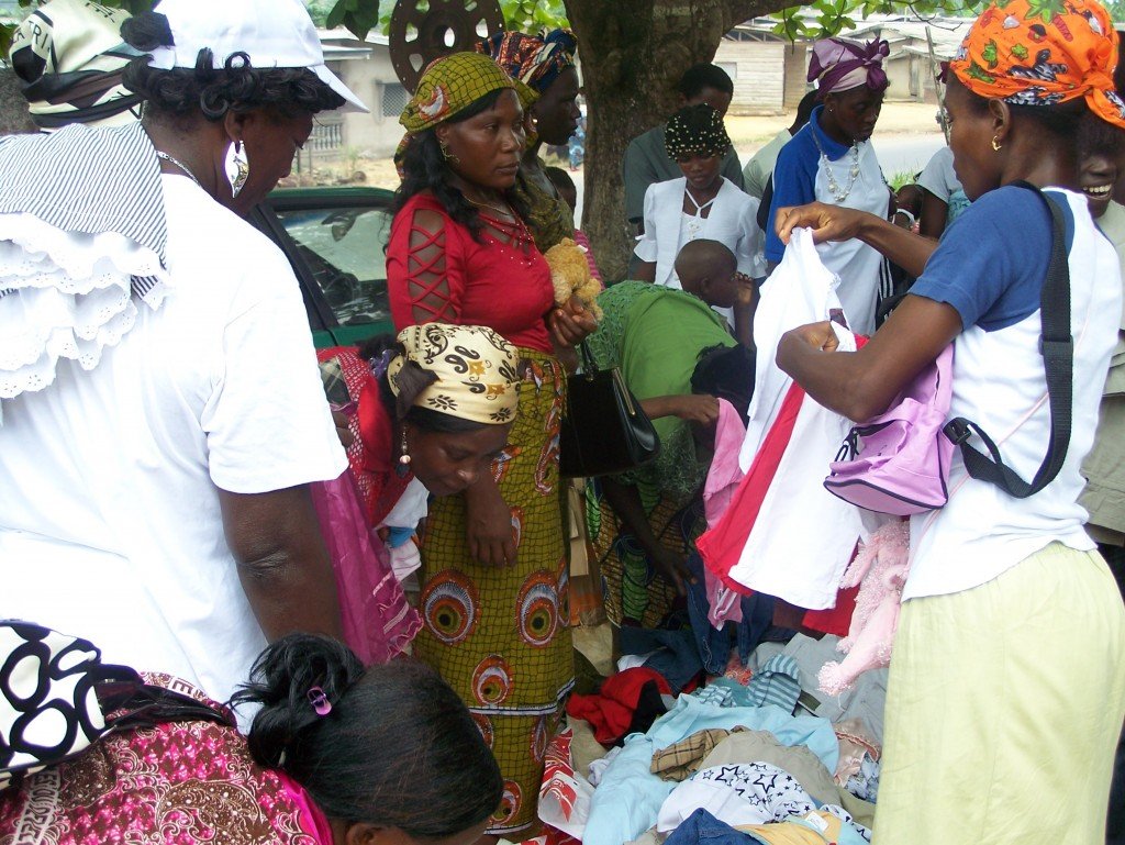 Distribution de vêtements