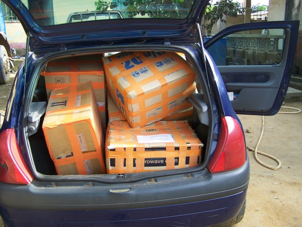 Utilisation de la voiture pour l'acheminement des colis vers les lieux de distribution