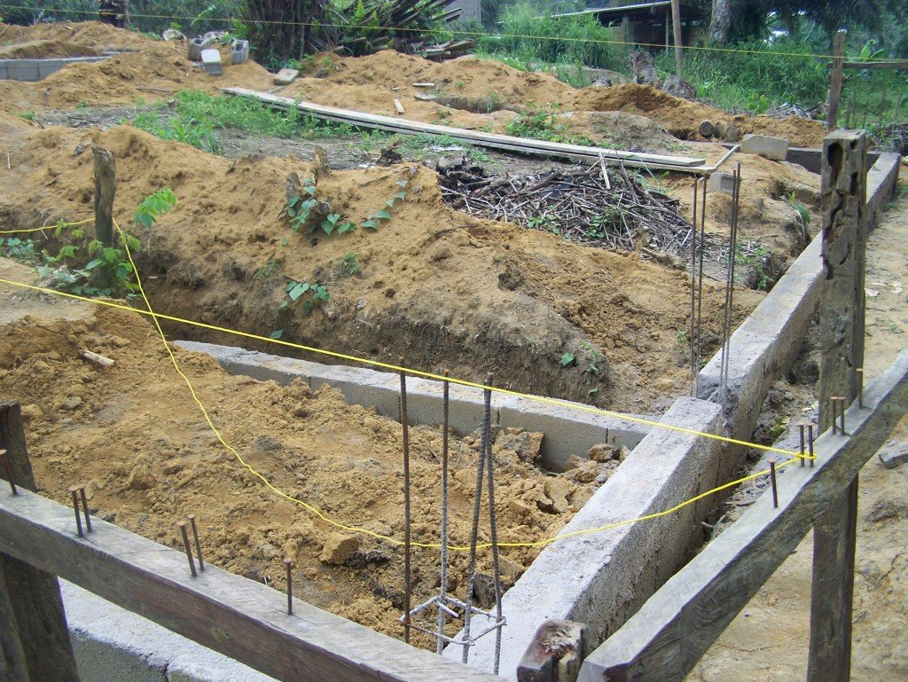 Les fondations de la nouvelle école en 2010